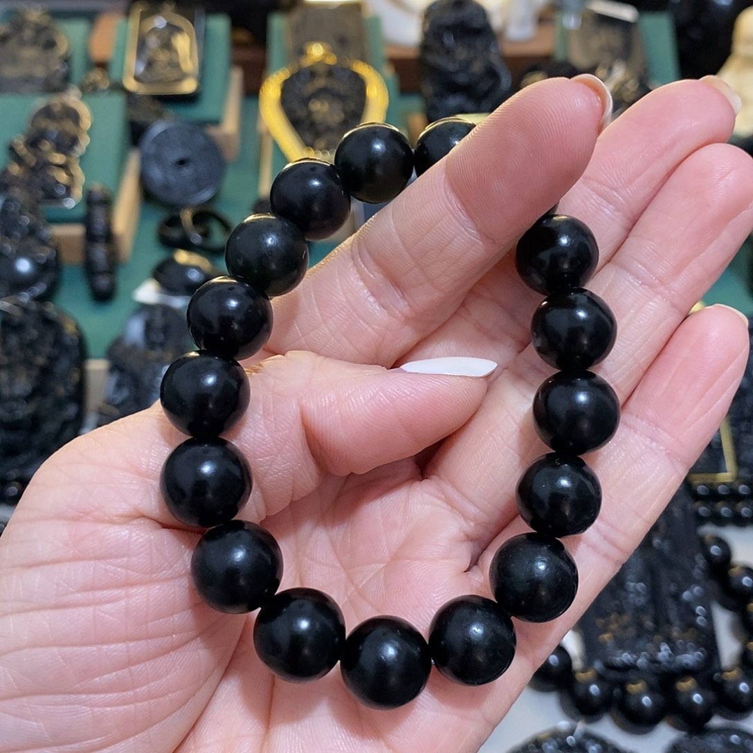 蛇纹石玉未镶嵌颈饰大*哥