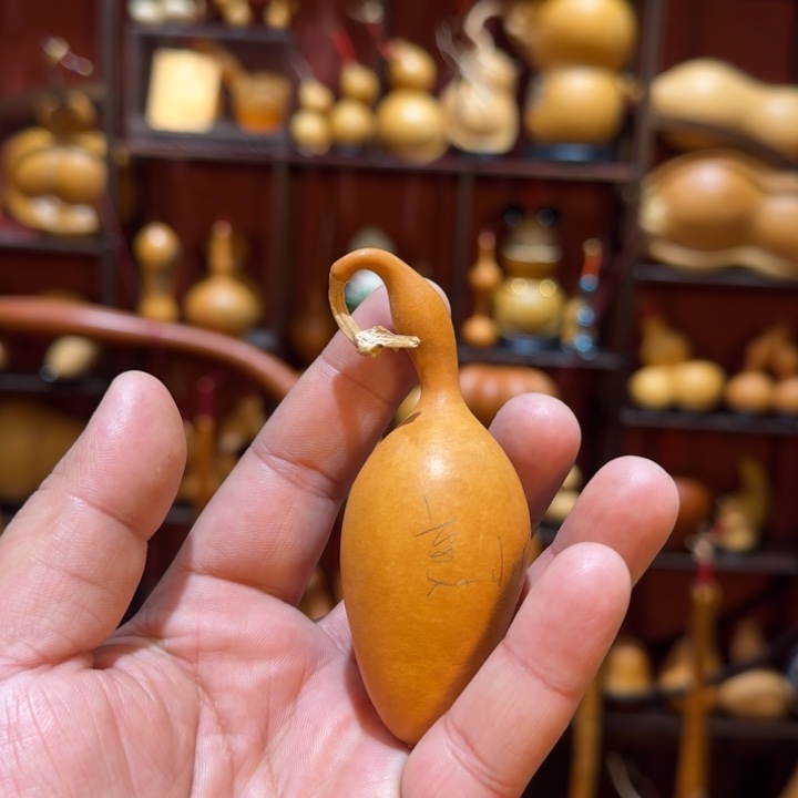 意***儿大叶紫檀（黑酸枝木类）