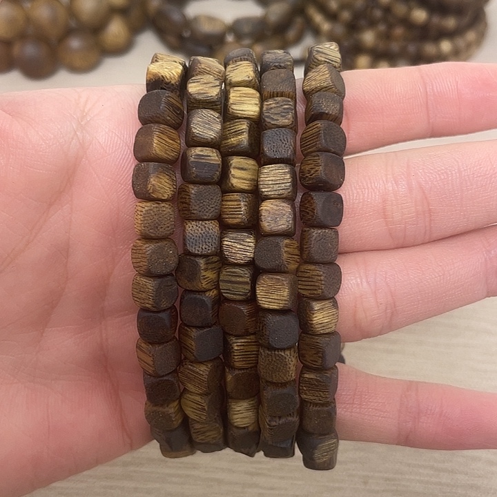 沉香手串九九沉06板头方珠单圈