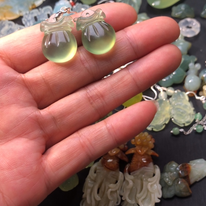 文***）蛇纹石玉未镶嵌耳坠