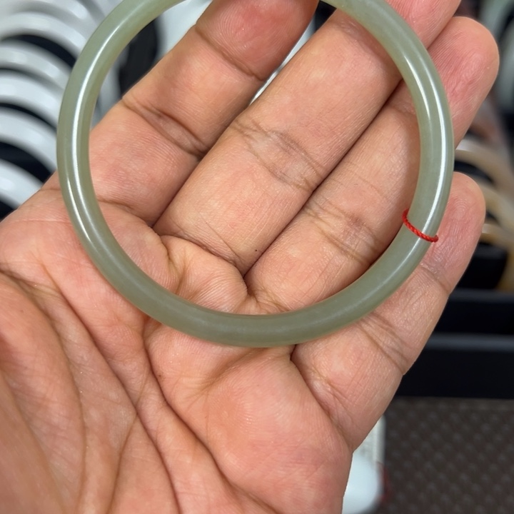 和田玉（青白玉）未镶嵌手镯