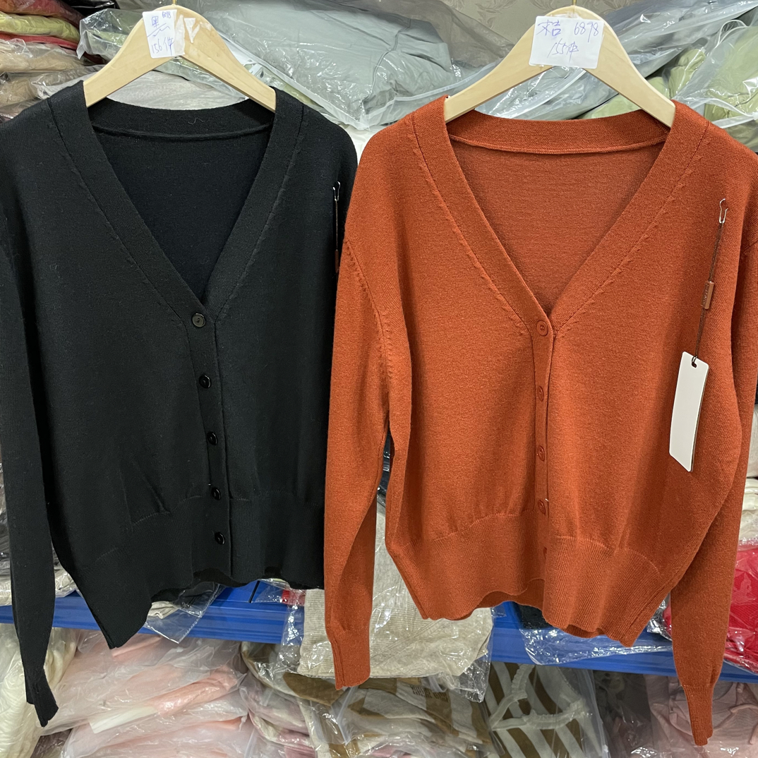 6898秋冬季女款V领百搭纯色开衫