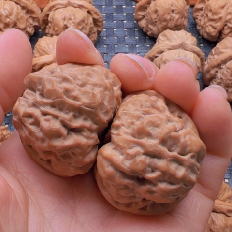 文玩核桃把件M****f边38左右
