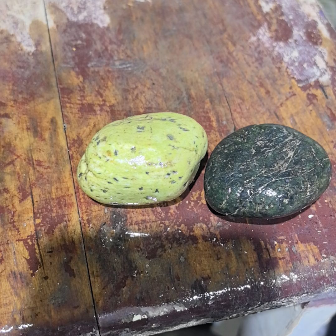 用***5藏玉药王石原石两个