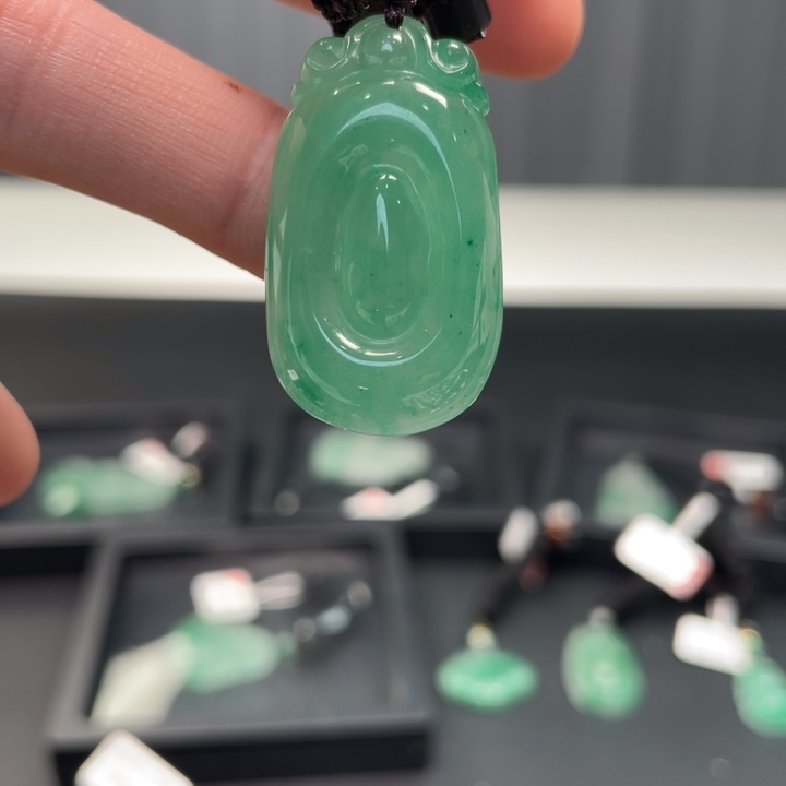 石英质玉吊坠(赠链)合金
