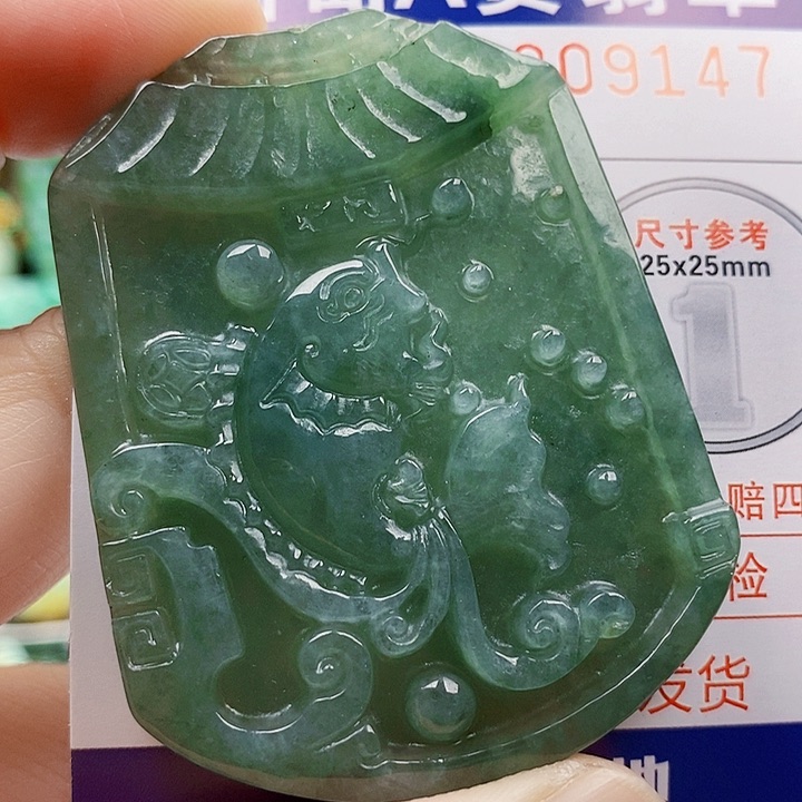 吊坠(不含链)未镶嵌翡翠