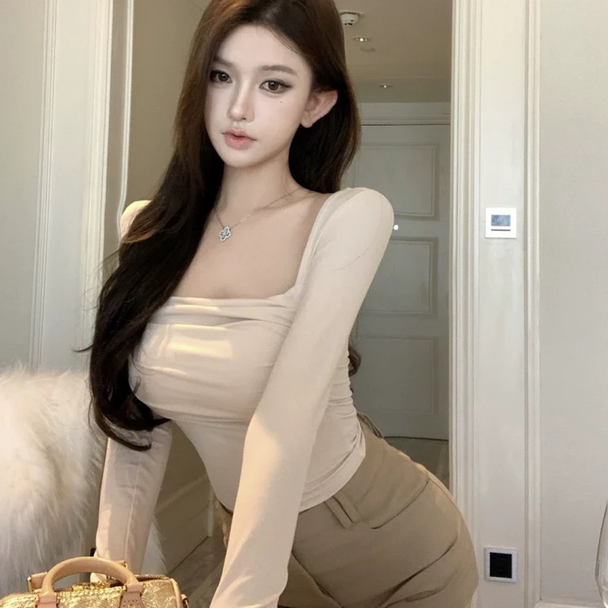 【漫画C】方领长袖常规款方圆领打底T恤辣妹紧身小众秋季性感