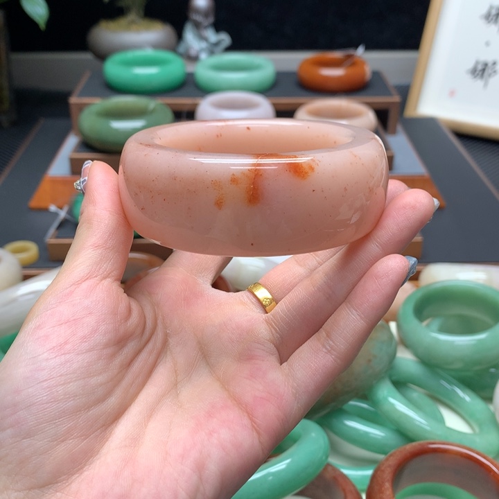 从***莱石英质玉（非洲翠）合金舍