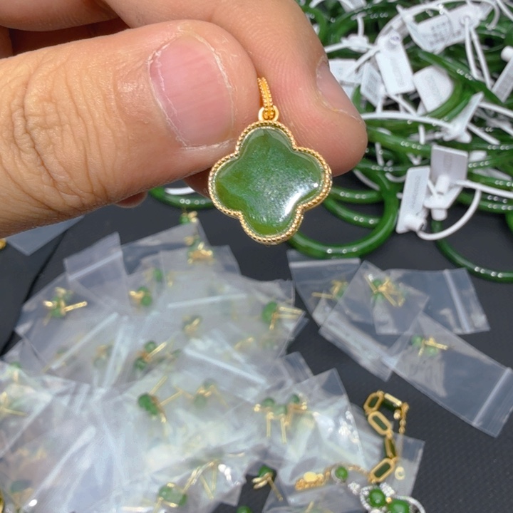 和田玉（碧玉）颈饰银S925镀金镶嵌