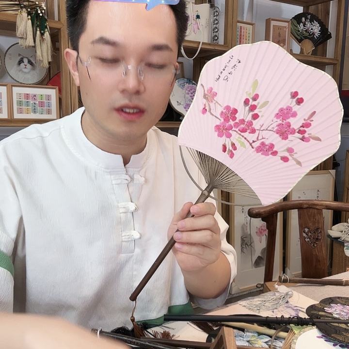 有机玻璃手绘作品蒲扇古风