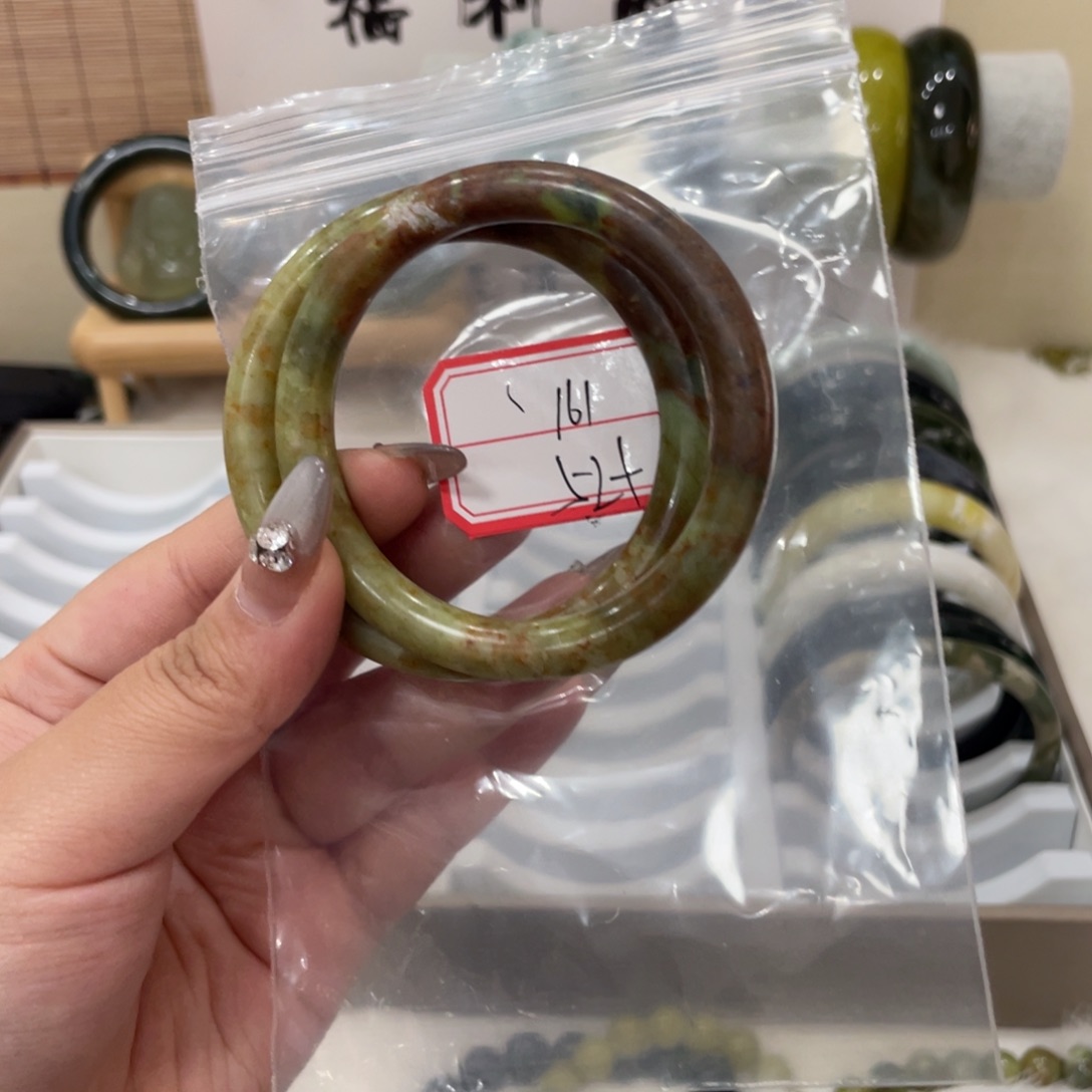 蛇纹石玉手镯未镶嵌