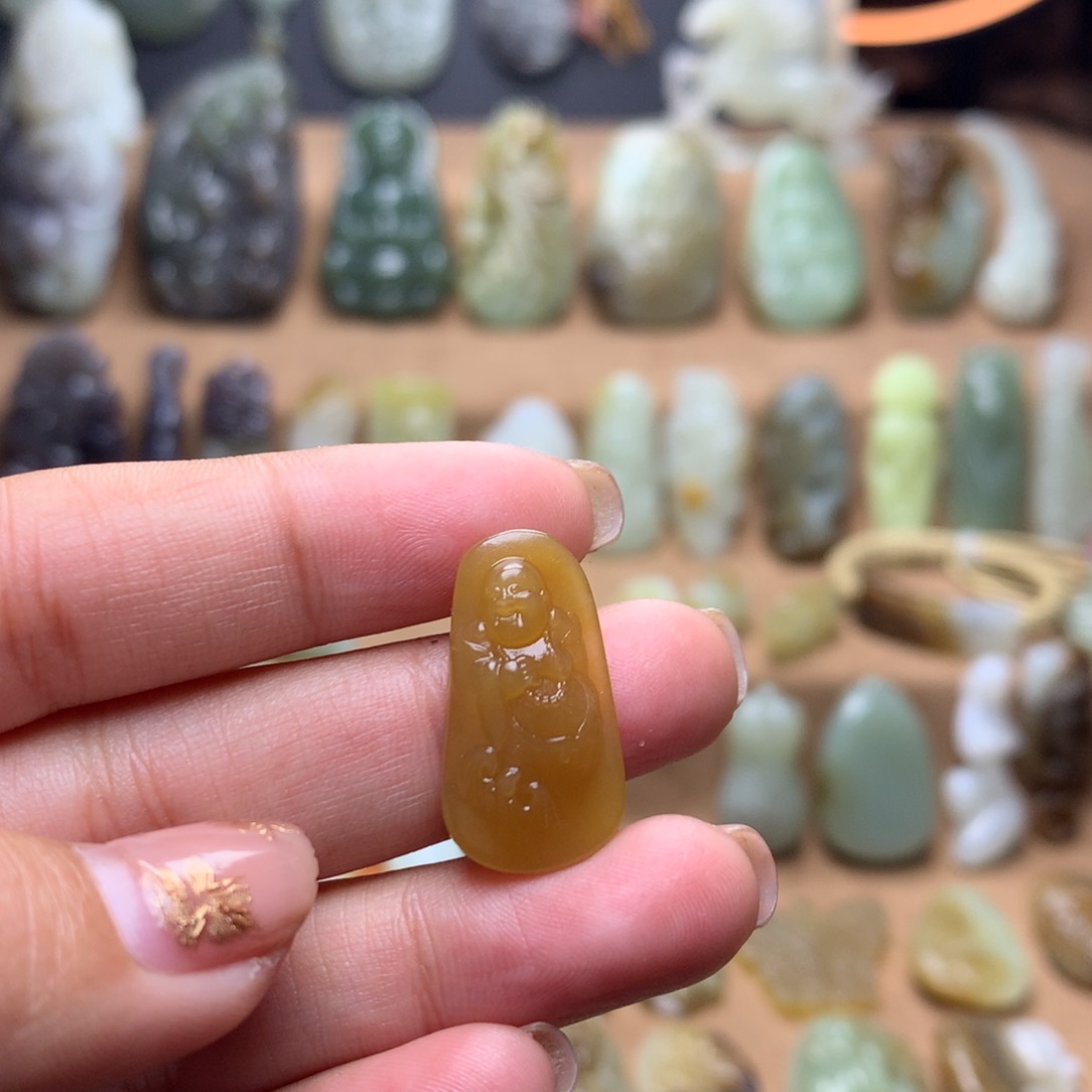 和田玉挂件未镶嵌?****）