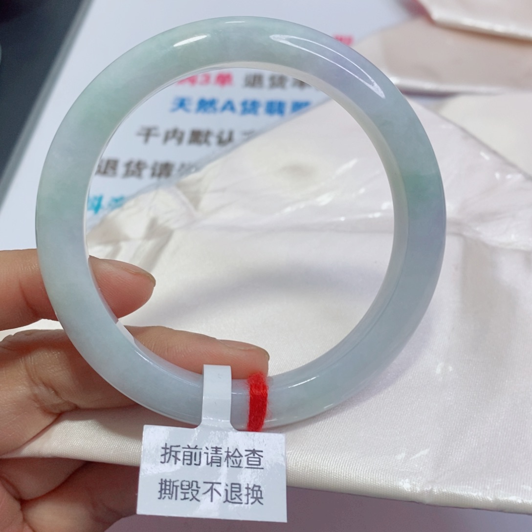 翡翠手镯未镶嵌平**靡手镯