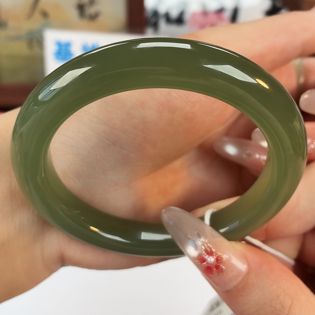 和田玉未镶嵌手镯