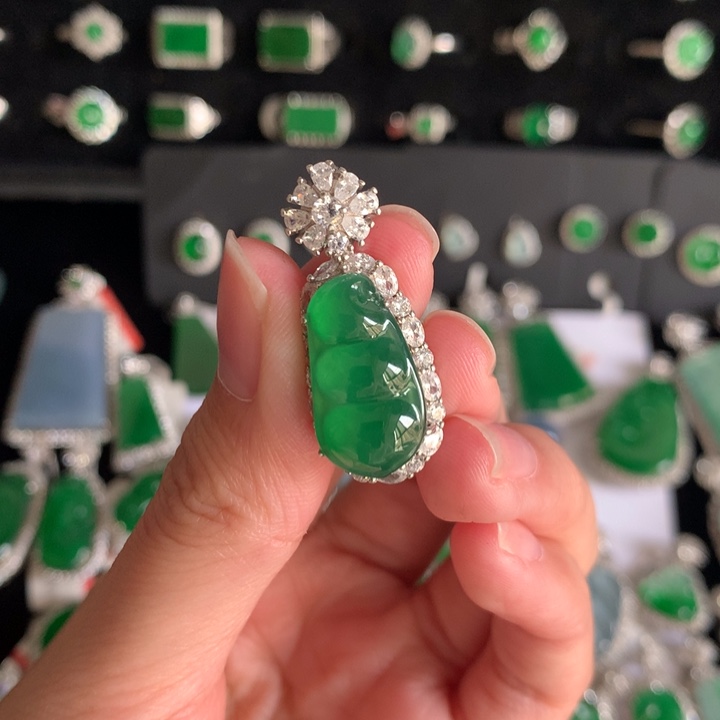 【闪购商品】翡翠吊坠(不含链)银S925镶嵌好**命天然翡翠