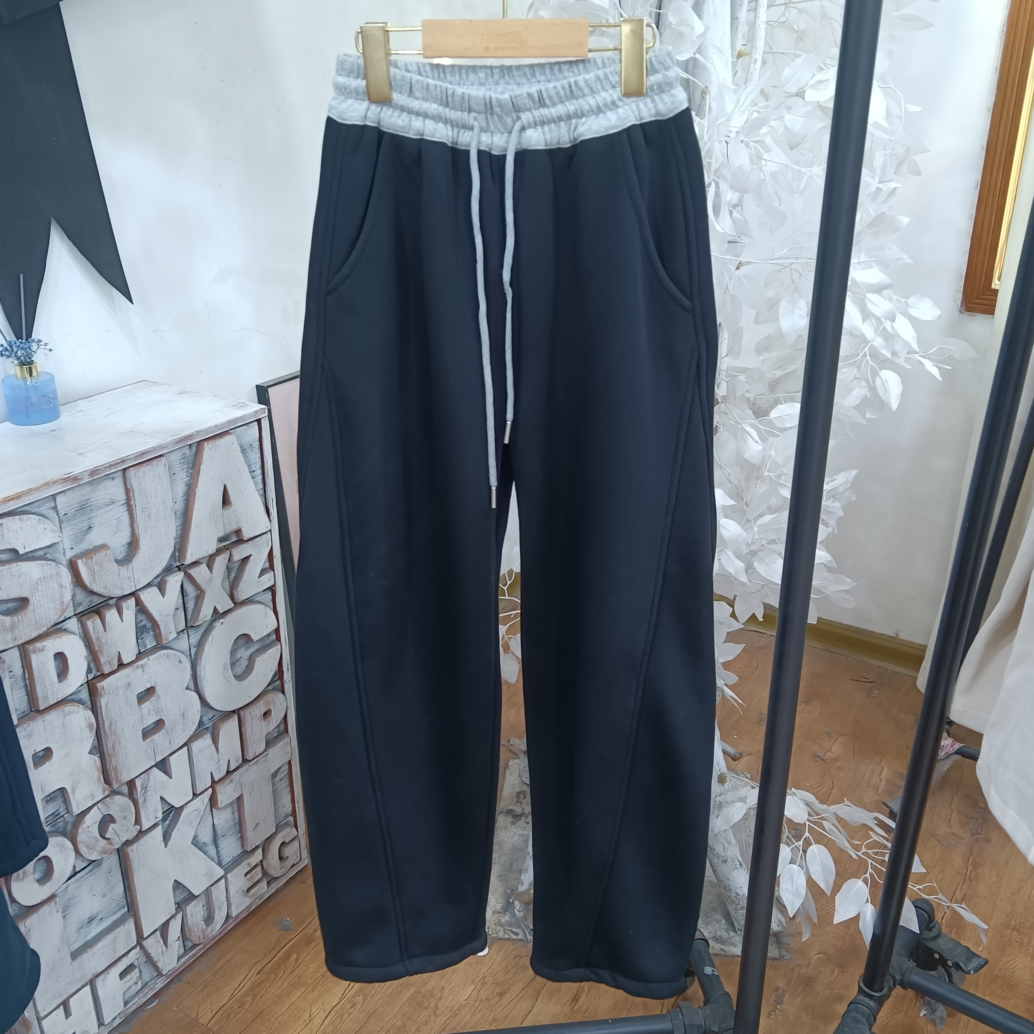 J084黑色厚糕毛卫裤童装