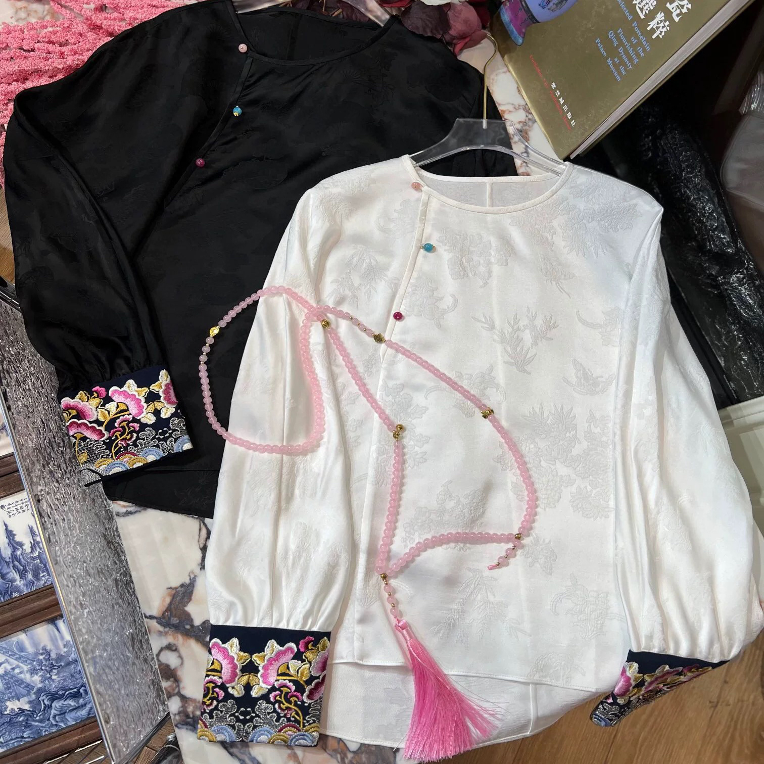 小花家梅兰竹菊冠乐皱上衣