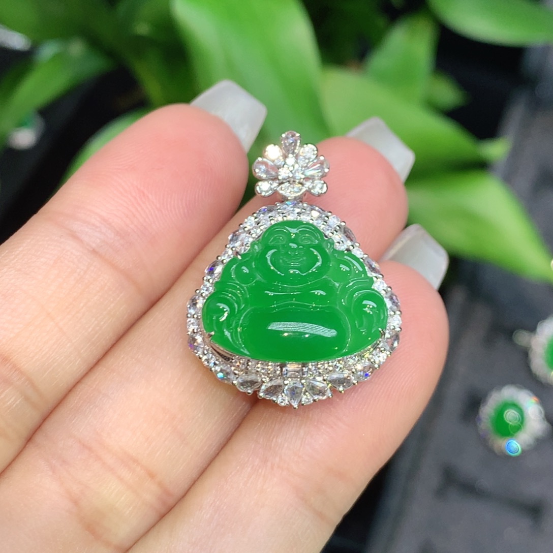 翡翠18K金镶嵌颈饰