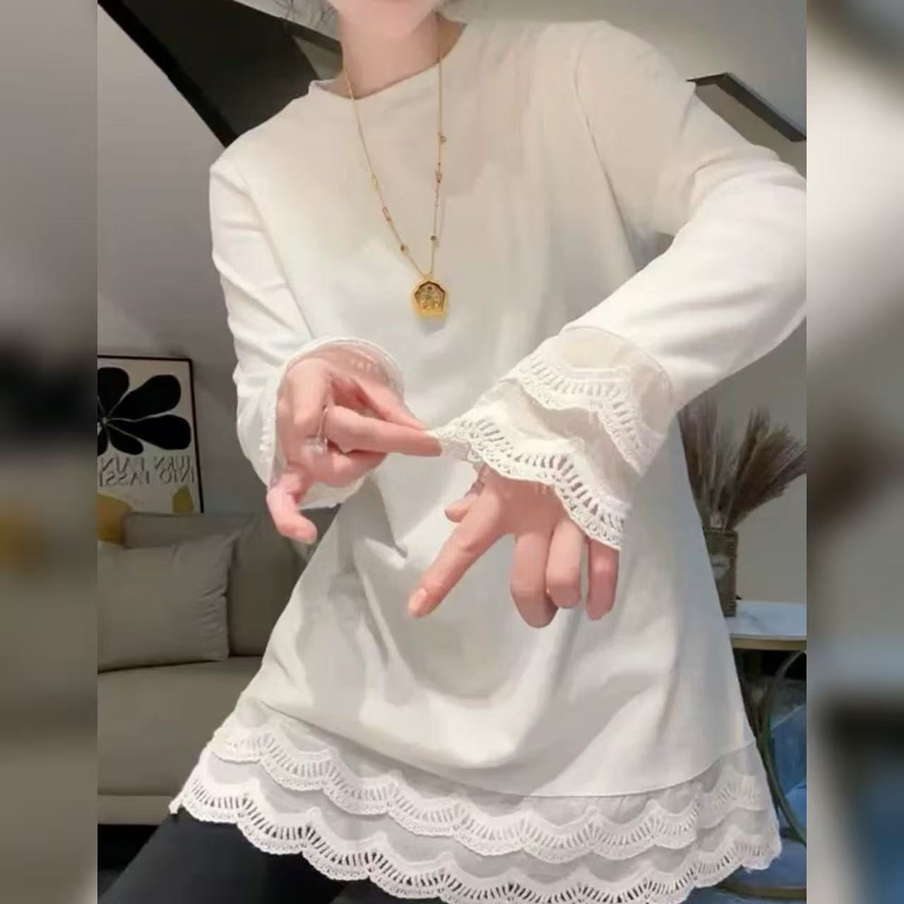 小雅姐姐 韩系设计感蕾丝花边拼接慵懒风内搭打底T恤衫KH48