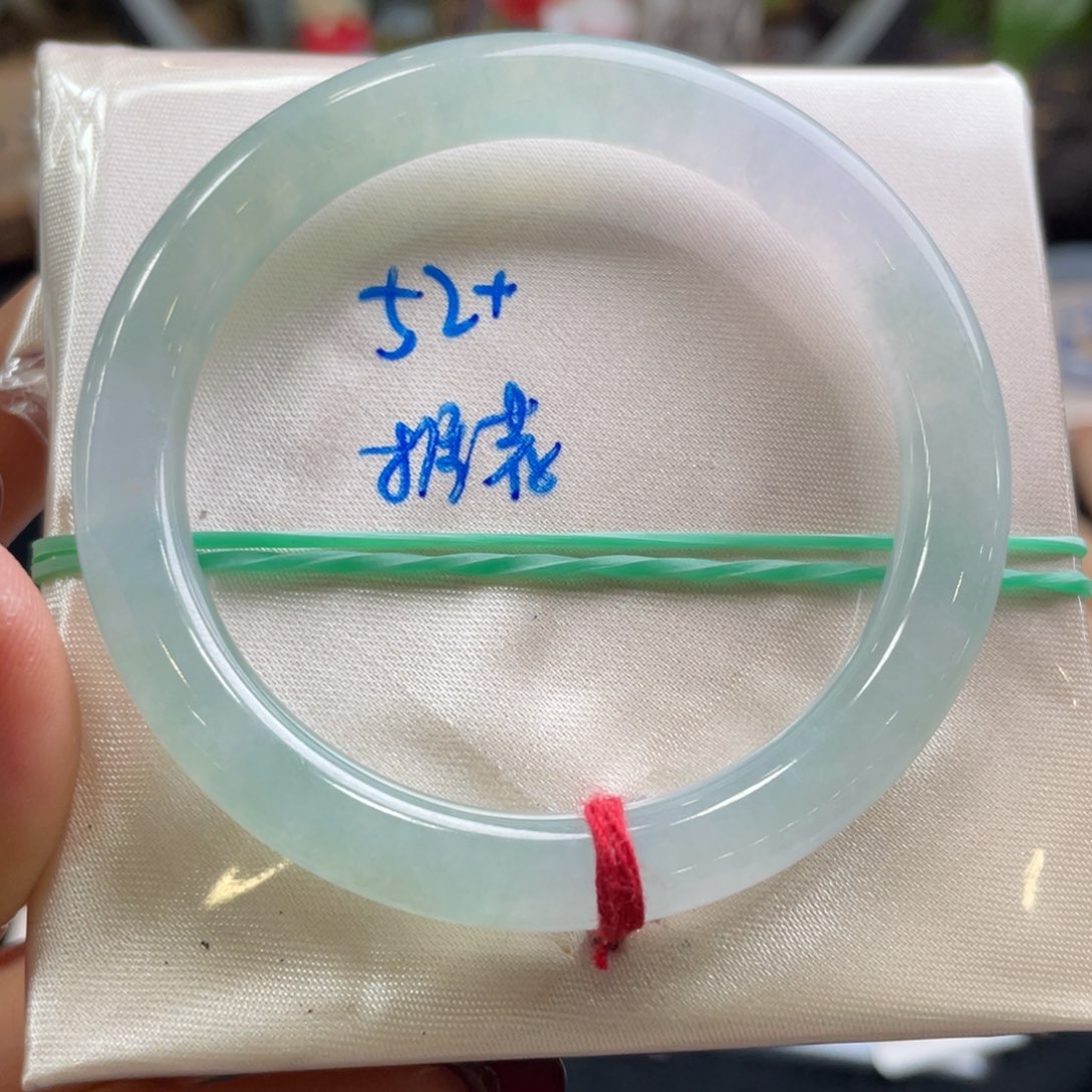 翡翠手镯未镶嵌翡翠手镯