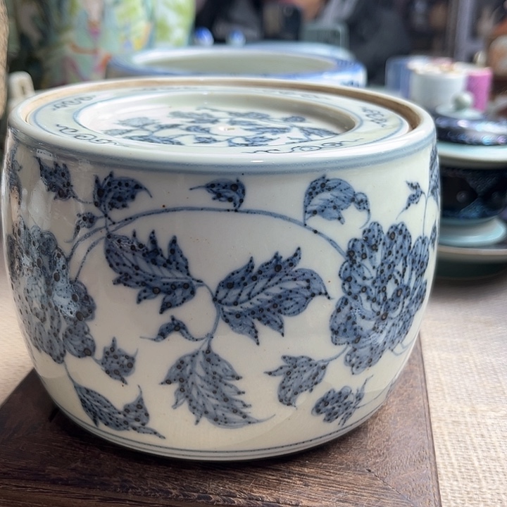 摆件景德镇青花瓷罐子