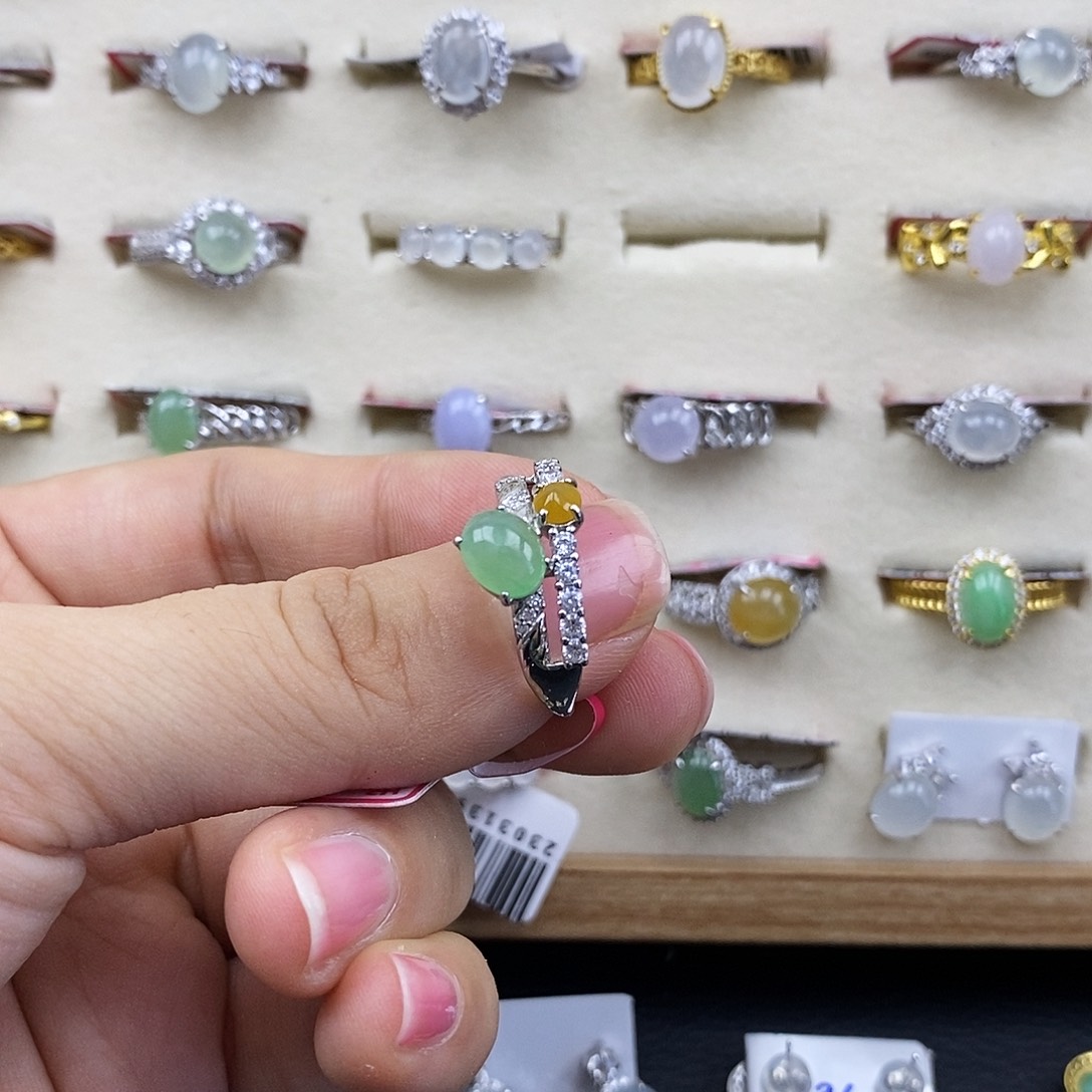 橙****翡翠银S925镶嵌戒指