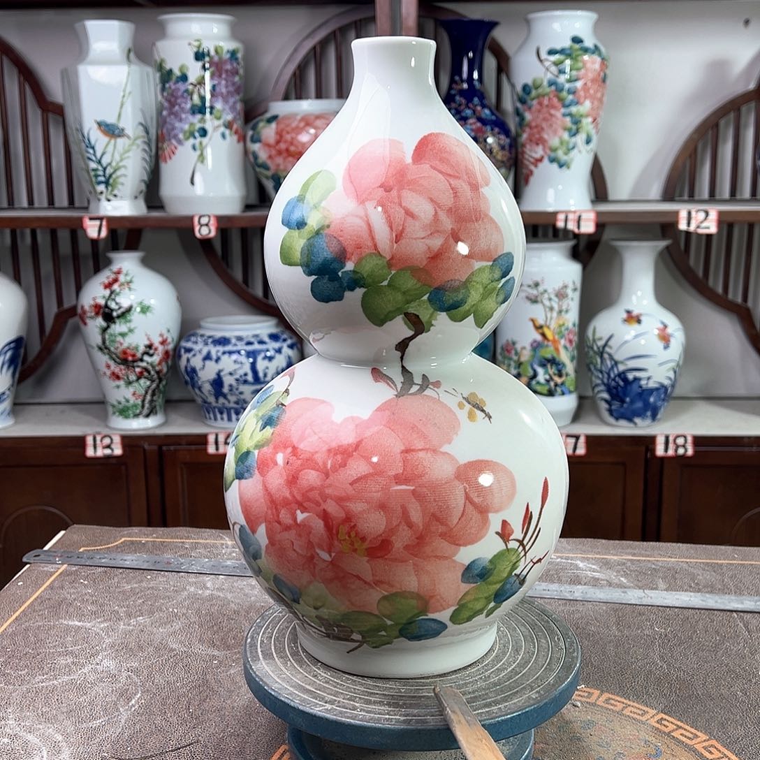 摆件景德镇陶瓷葫红牡花