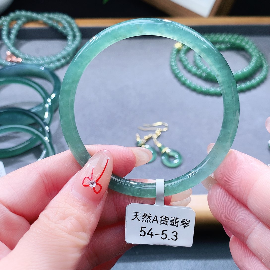 翡翠手镯（圆镯）未镶嵌