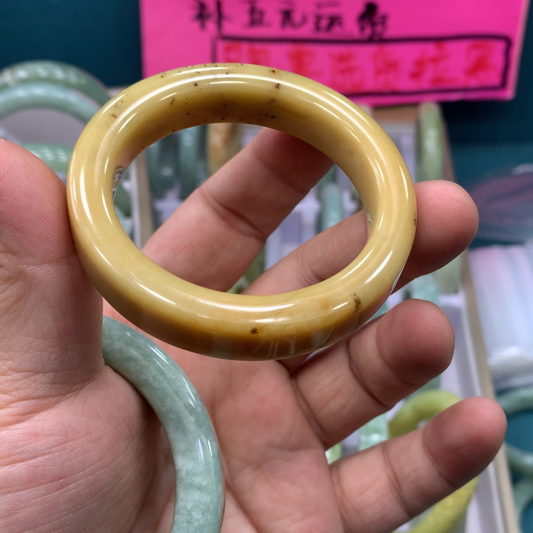 T***e蛇纹石玉未镶嵌手镯