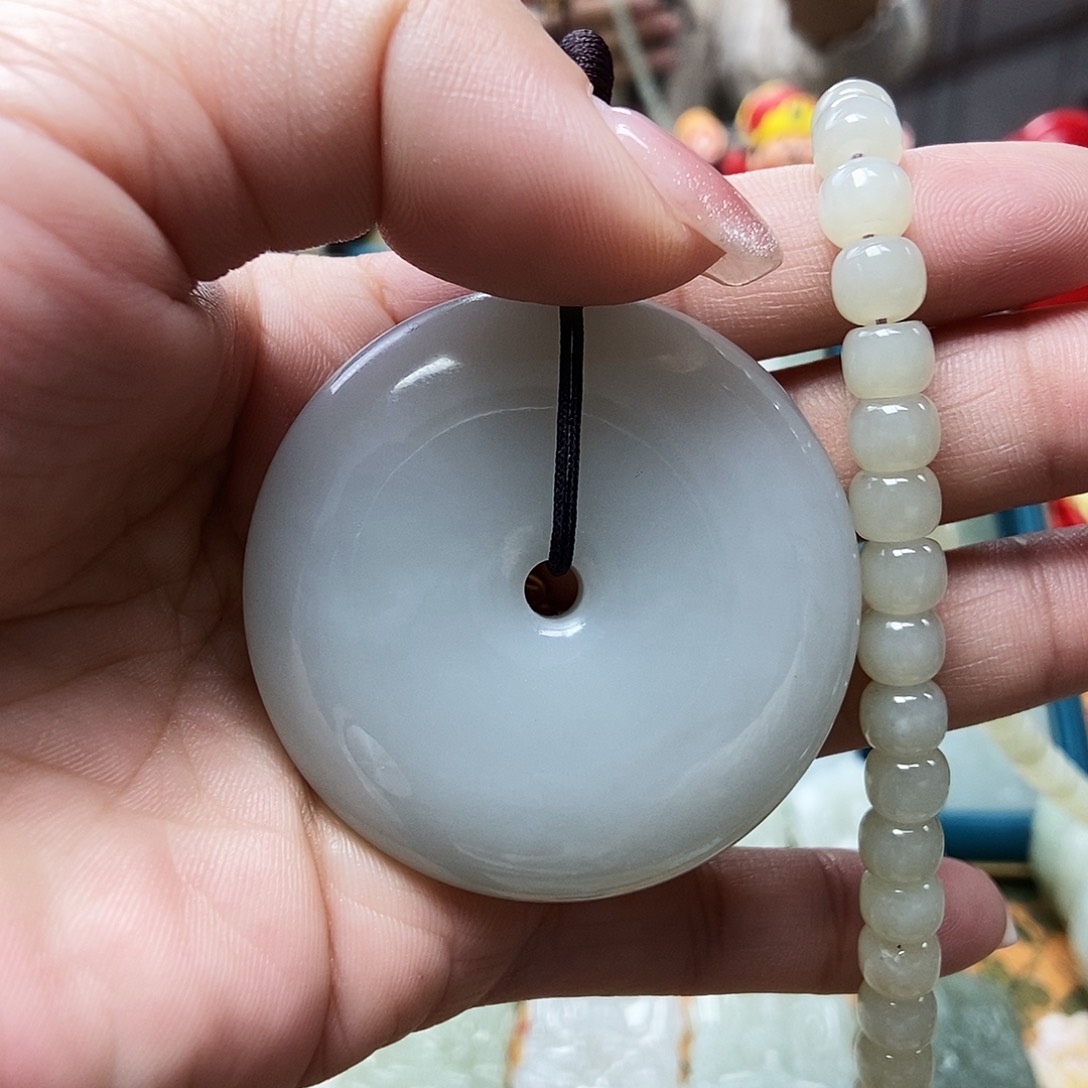 和田玉颈饰未镶嵌