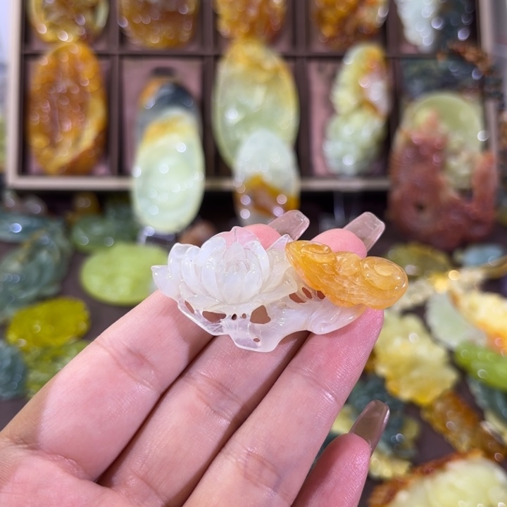 未镶嵌蛇纹石玉颈饰烟****梦