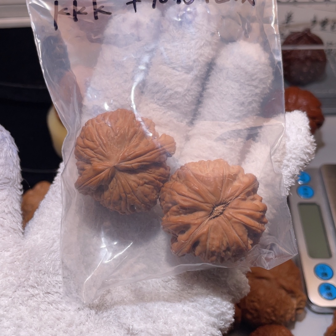 k***k把件文玩核桃全品球白