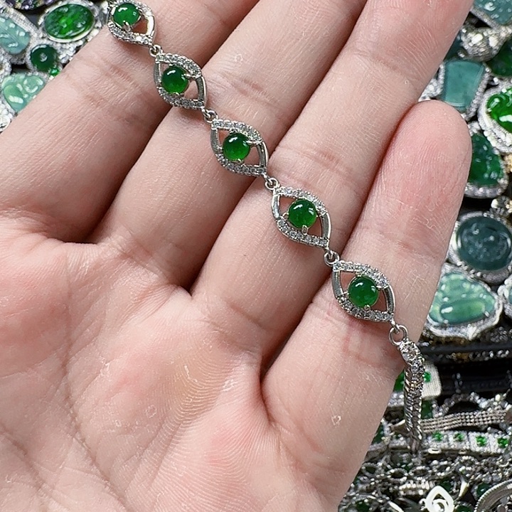 翡翠颈饰未镶嵌天然A货翡翠放漏