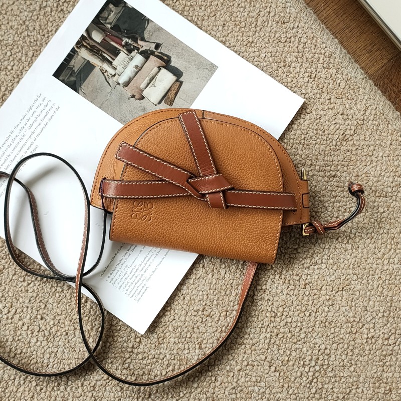 95新 LOEWE/罗意威 Azul-焦糖拼色粒面牛皮gate mini斜挎包/53872