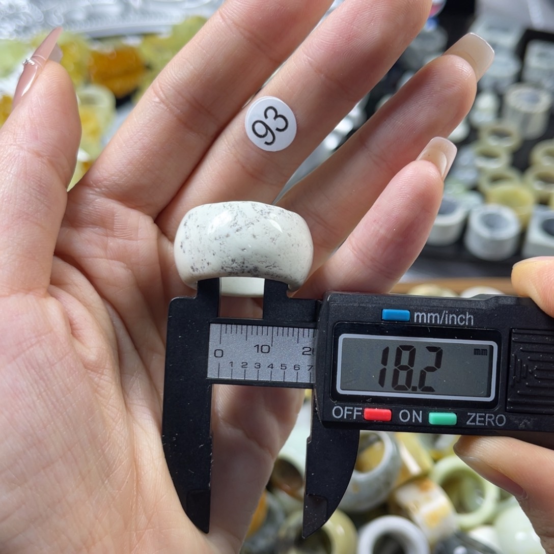 蛇纹石玉未镶嵌戒指
