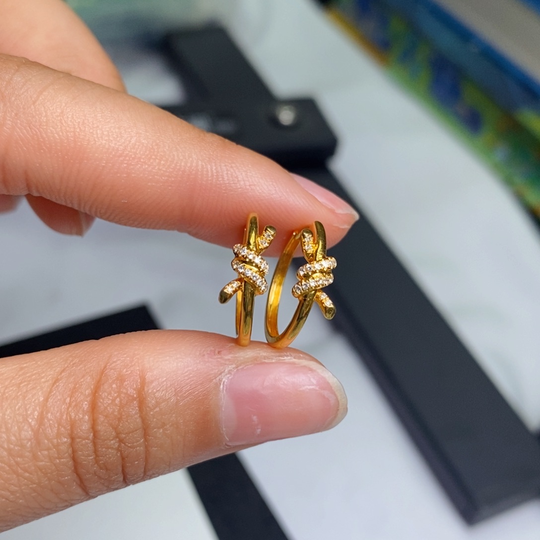 耳饰18K金镶嵌钻石设计款o型耳包（搭甜甜圈，面包圈）