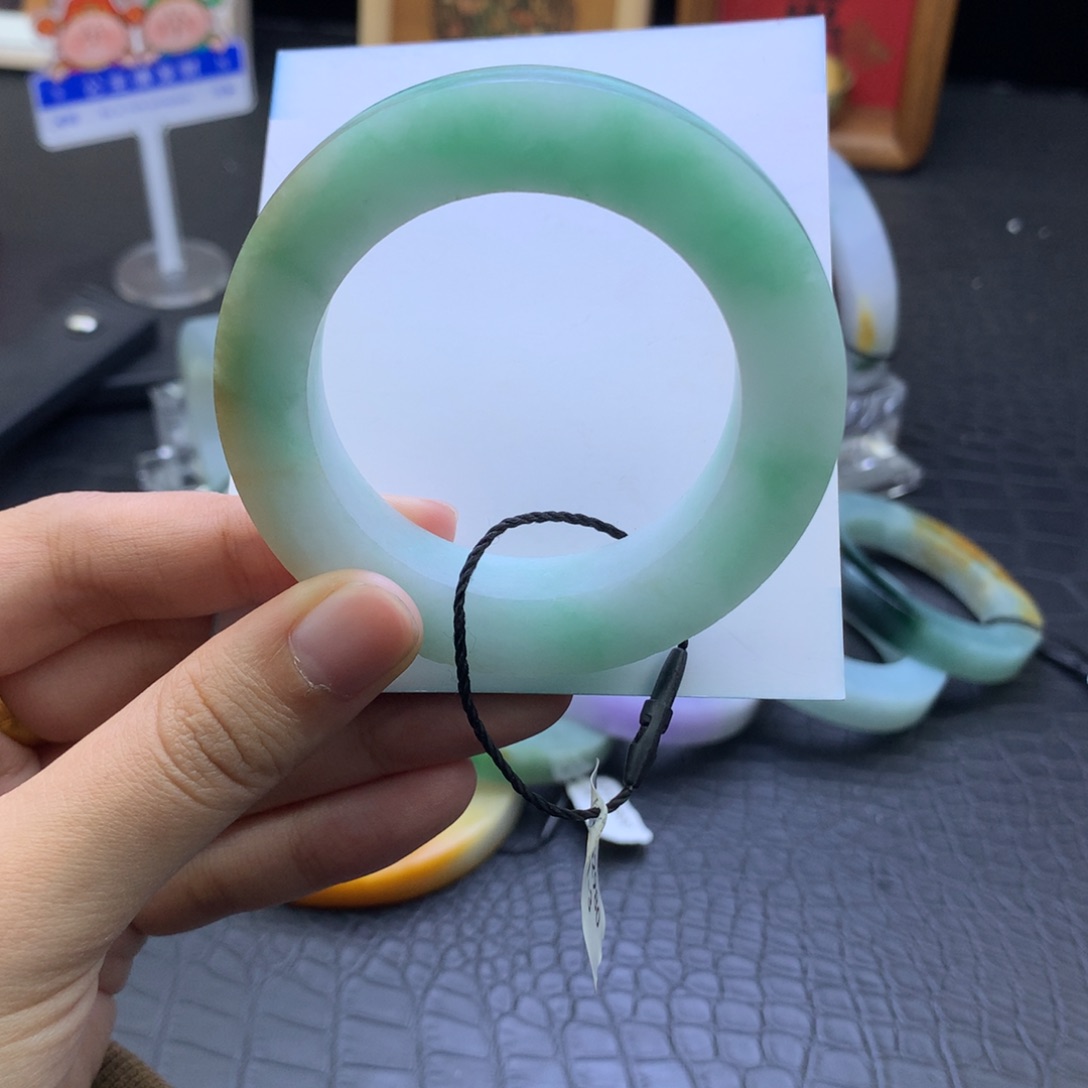 定制翡翠未镶嵌翡翠手镯