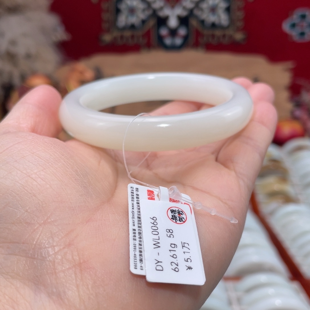 未镶嵌手镯和田玉天然优雅高贵气质且末老料