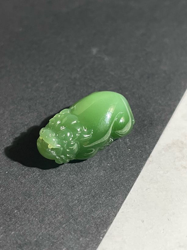 精品和田玉碧玉猫眼阳绿貔貅吊坠挂件 色正干净细腻9.36克