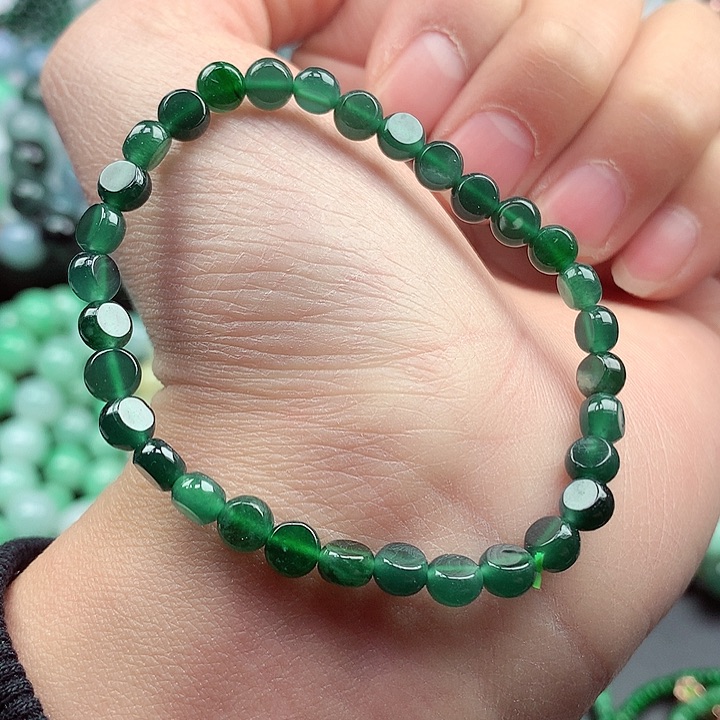 翡翠颈饰未镶嵌手串