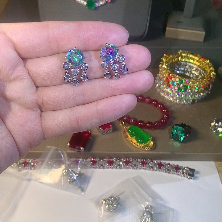 非金属37耳钉。         