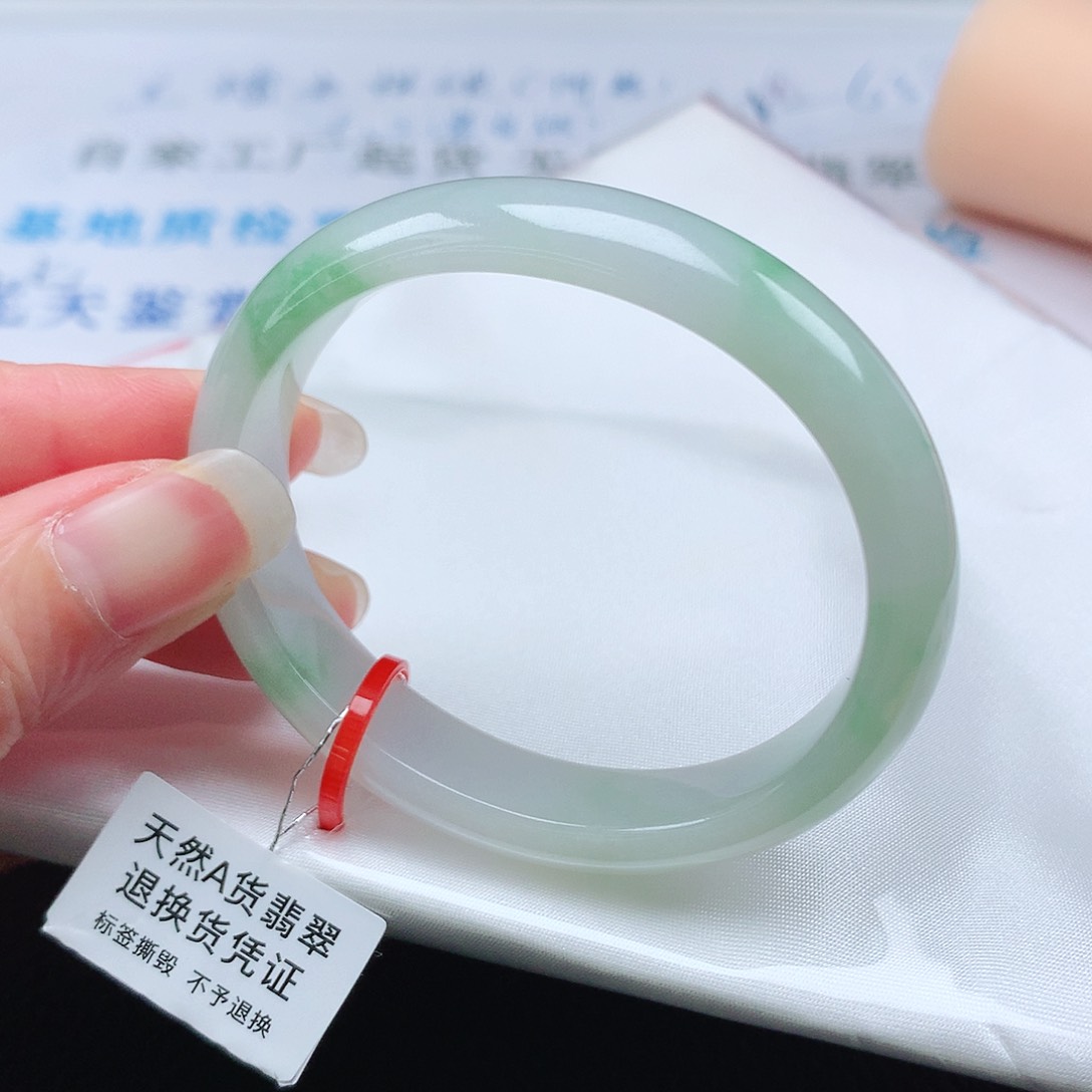 翡翠未镶嵌手镯51贵妃