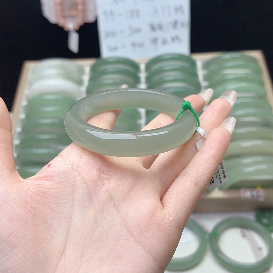 未镶嵌手镯石英质玉54