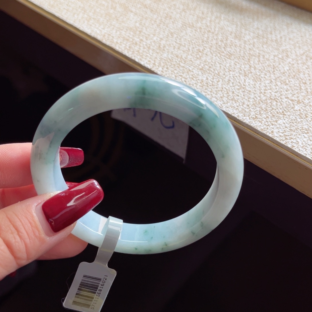 翡翠手镯未镶嵌手镯