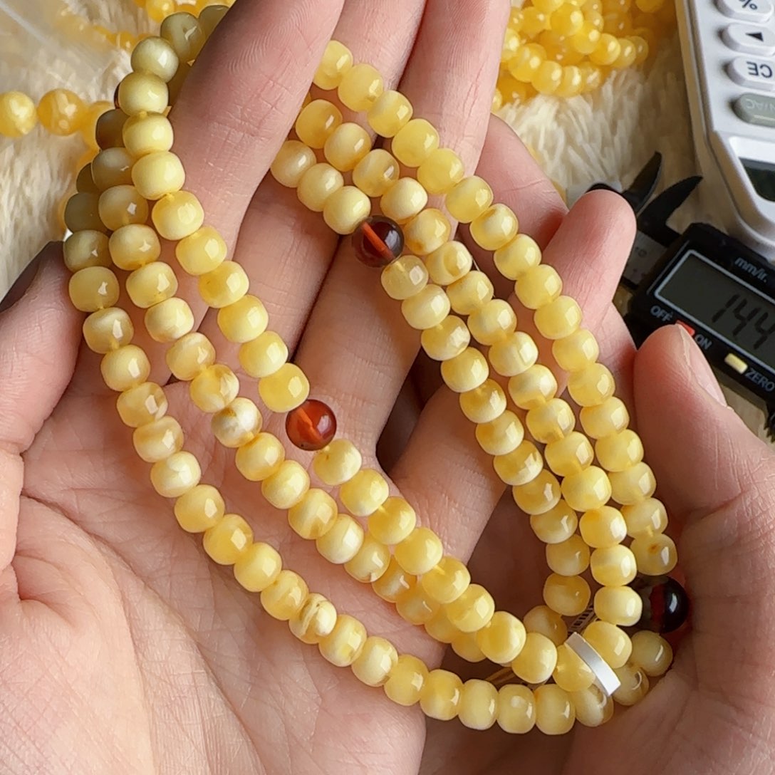 蜜蜡裸石未镶嵌蜜蜡