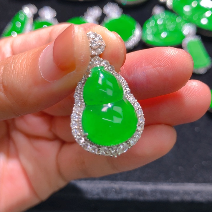 翡翠银S925镶嵌颈饰一个