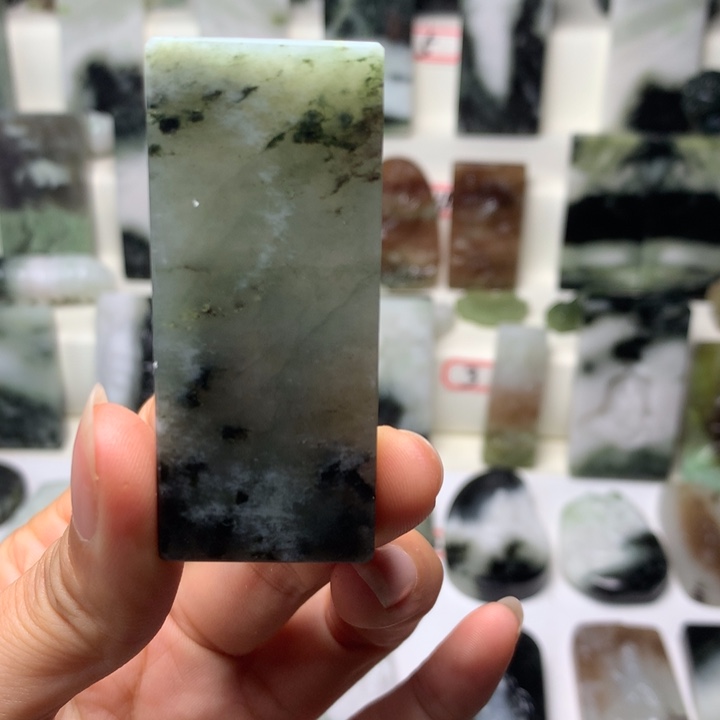 独山玉未镶嵌颈饰