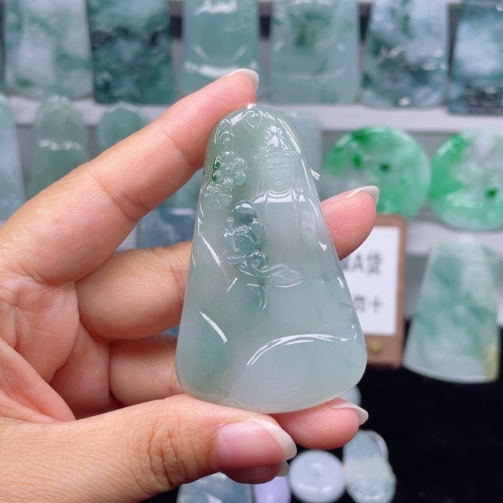 颈饰未镶嵌翡翠素衣观音