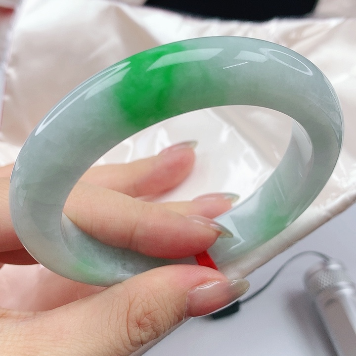 未镶嵌手镯翡翠，832