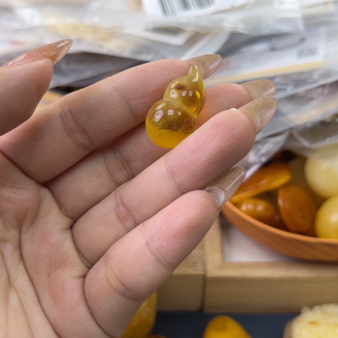 琥珀珠宝奇石未镶嵌
